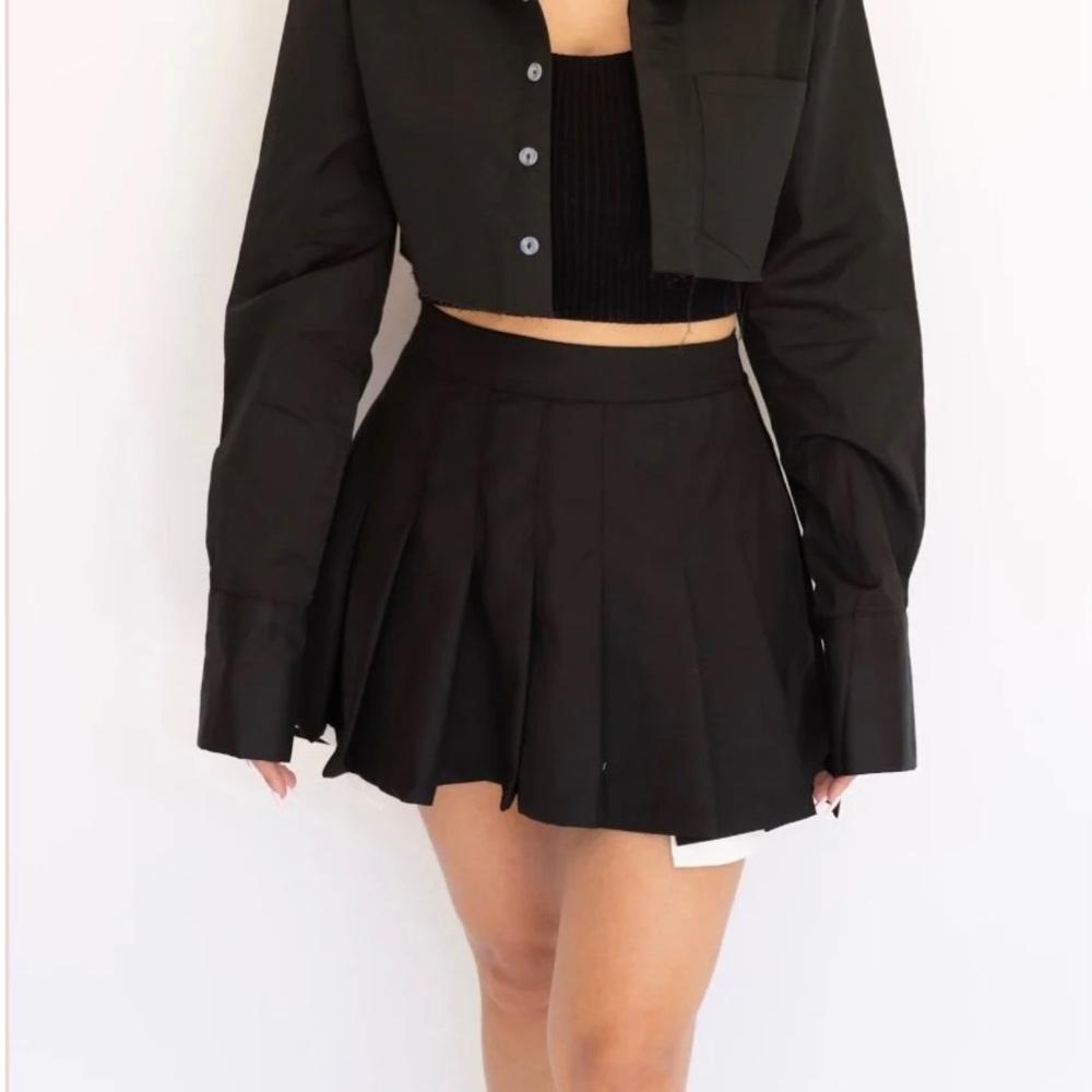 🖤 On-Trend FW2026🖤
Battles & Butterflies—Pleated tennis skirt, Peek-a-boo 🤍